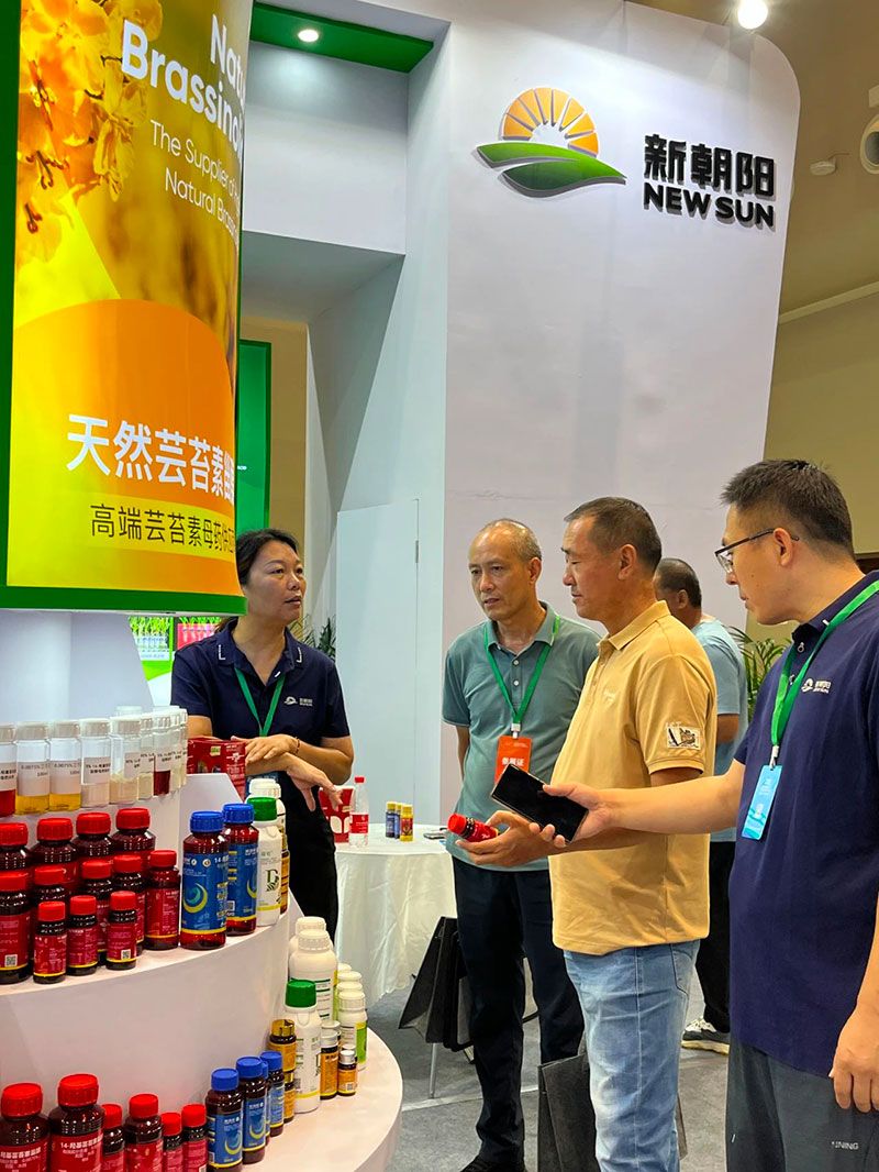 新朝陽(yáng)綠色生物科技亮相西部植?！半p交會(huì)”與第八屆綠色農(nóng)藥博覽會(huì)