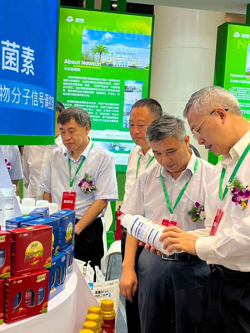 新朝陽(yáng)綠色生物科技亮相西部植?！半p交會(huì)”與第八屆綠色農(nóng)藥博覽會(huì)